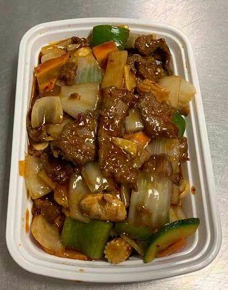 B6. Hunan Style Beef